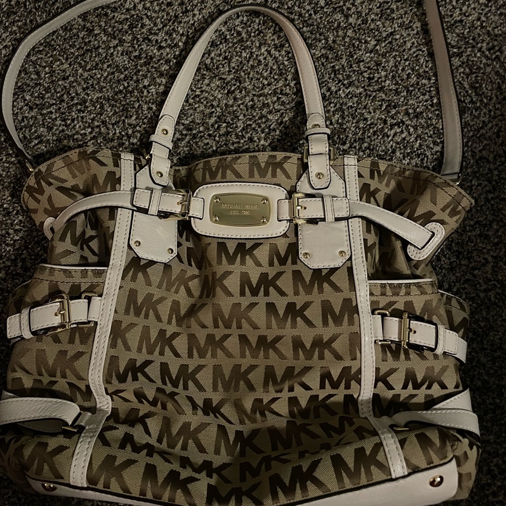 Shoulder bag with longer crossbody strap